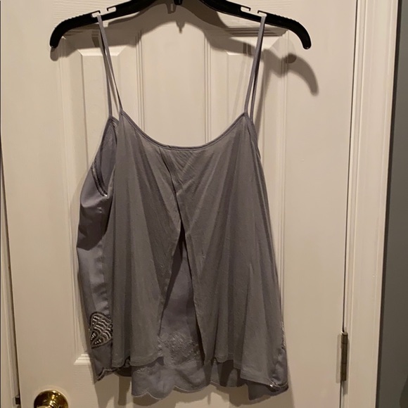 Express tank top with open back - Picture 2 of 4